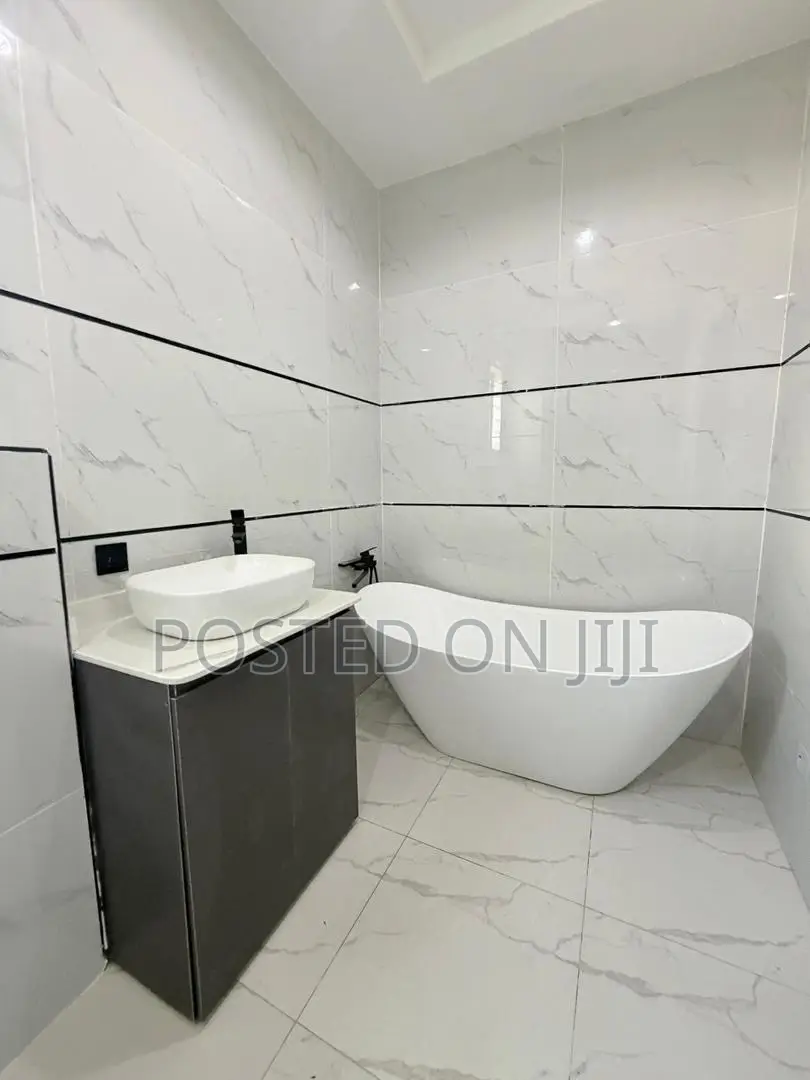 5bdrm Duplex in Lekki County Homes for sale in Lekki Phase 2