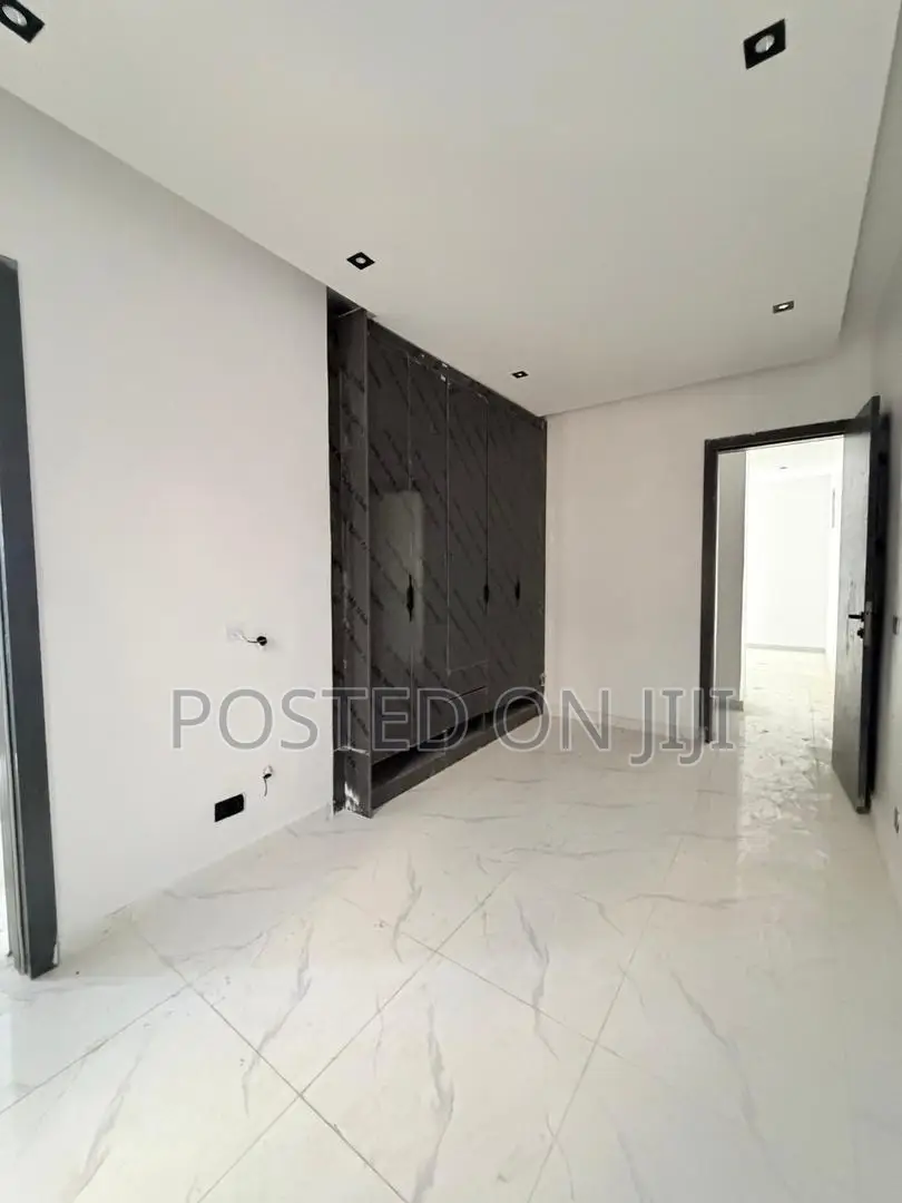 5bdrm Duplex in Lekki County Home for sale in Lekki Phase 2
