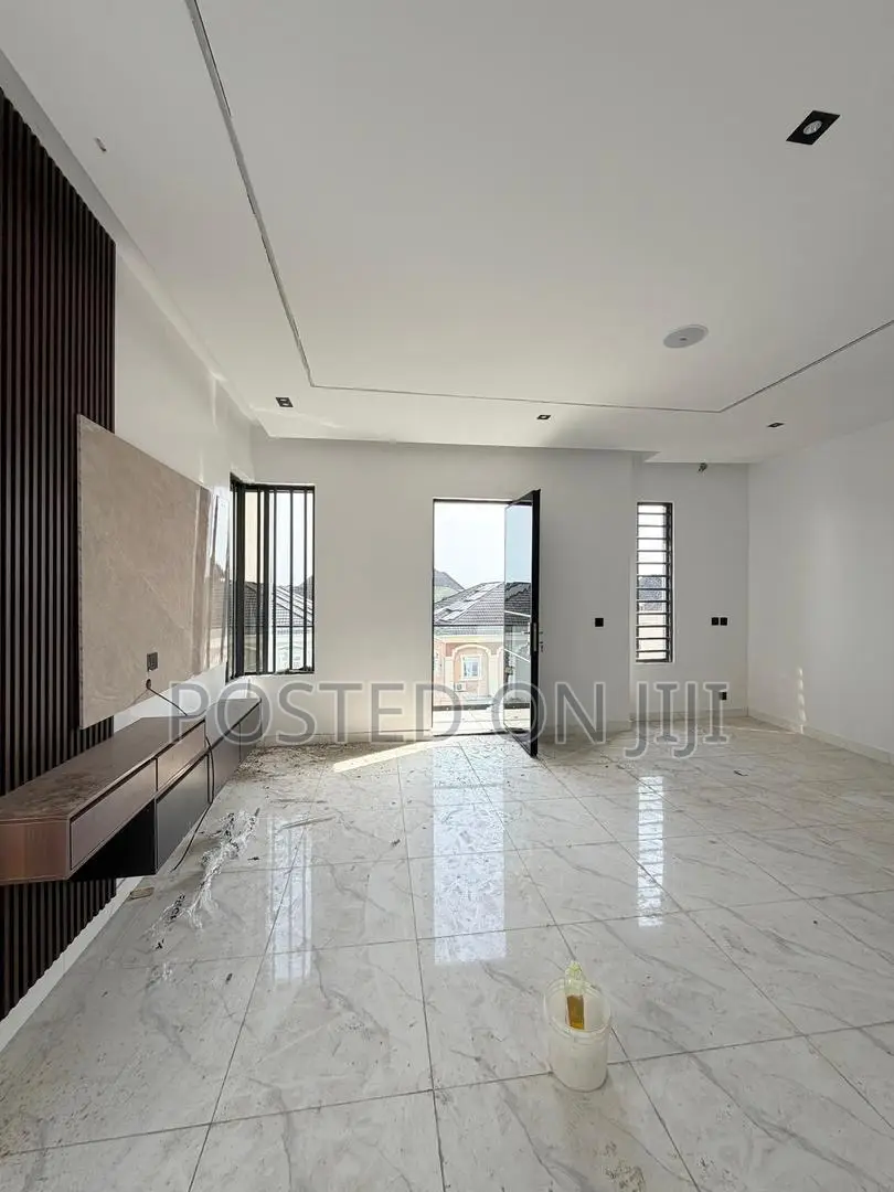 5bdrm Duplex in Lekki County Home for sale in Lekki Phase 2