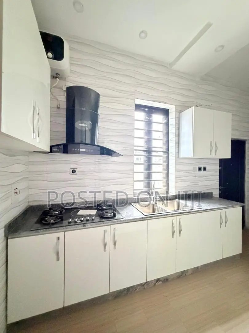 4bdrm Duplex in Lekki County Home for sale in Lekki Phase 2