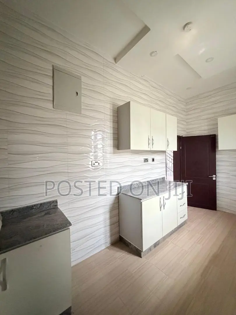 4bdrm Duplex in Lekki County Home for sale in Lekki Phase 2