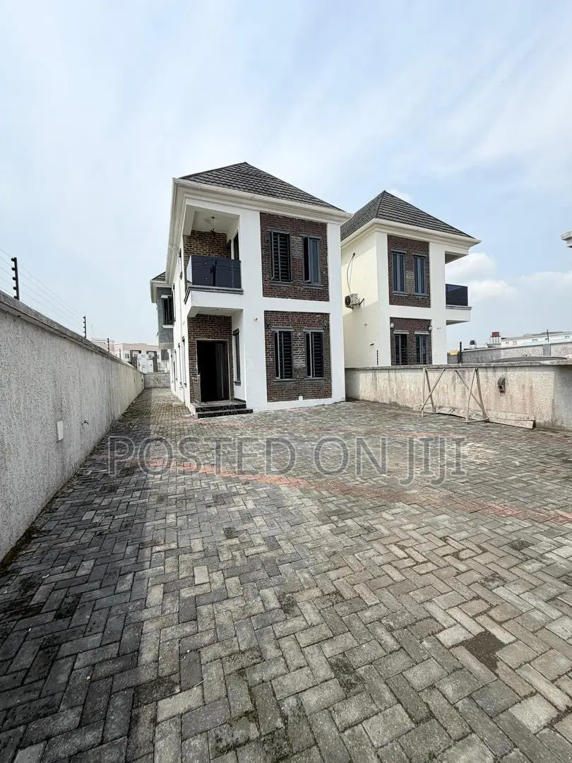 4bdrm Duplex in Lekki County Home for sale in Lekki Phase 2