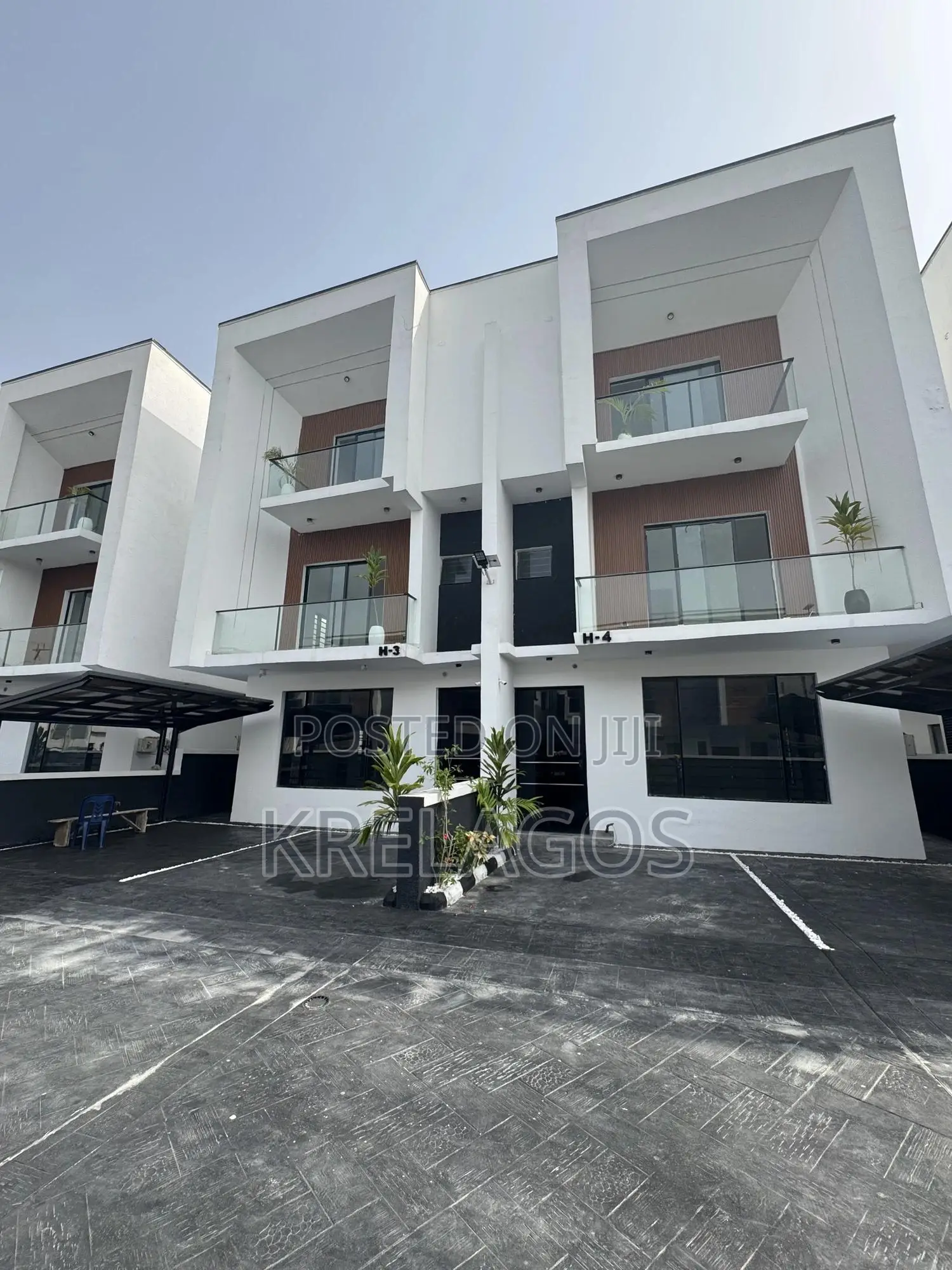 4bdrm Duplex in Orchid, Chevron for sale in Chevron