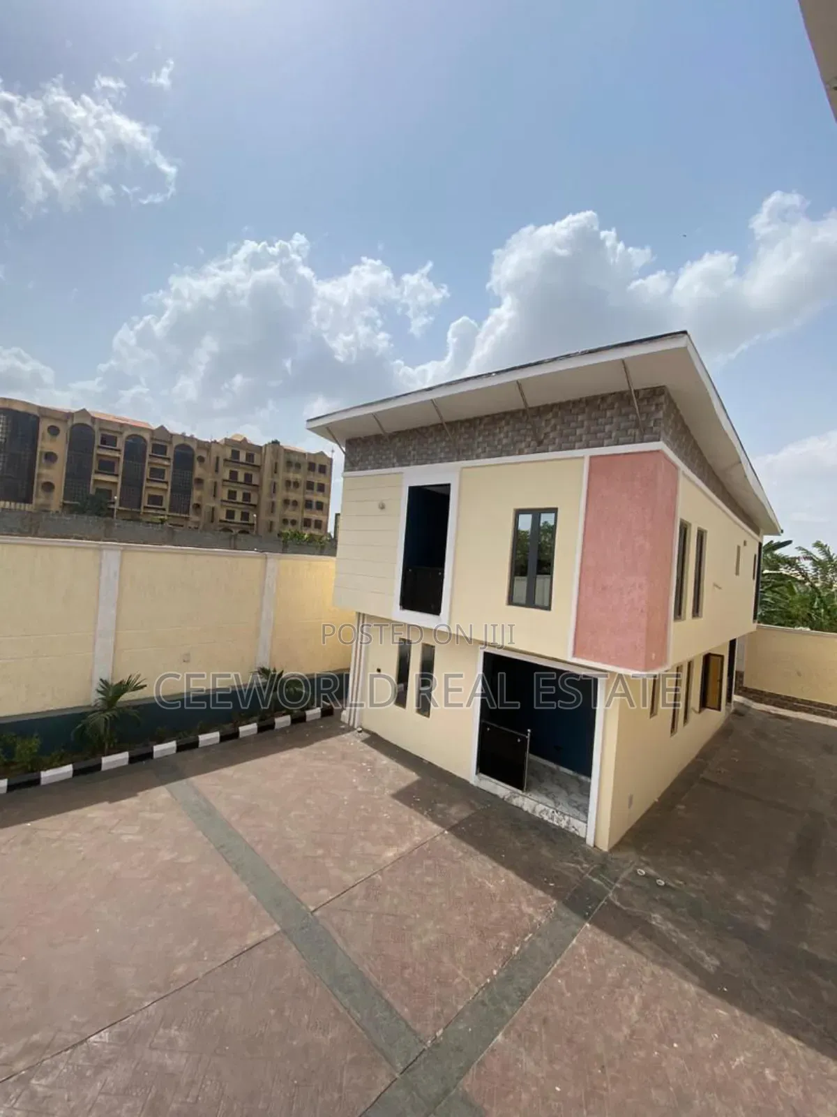 4bdrm Duplex in Iyana Adeoyo Gra, Rind Road for sale in Rind Road