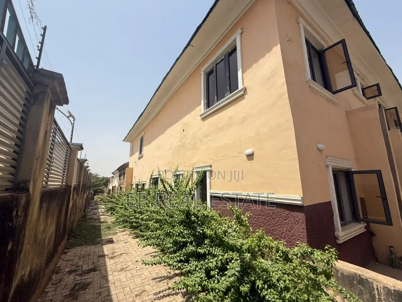 4bdrm Duplex in Durumi for sale in Durumi