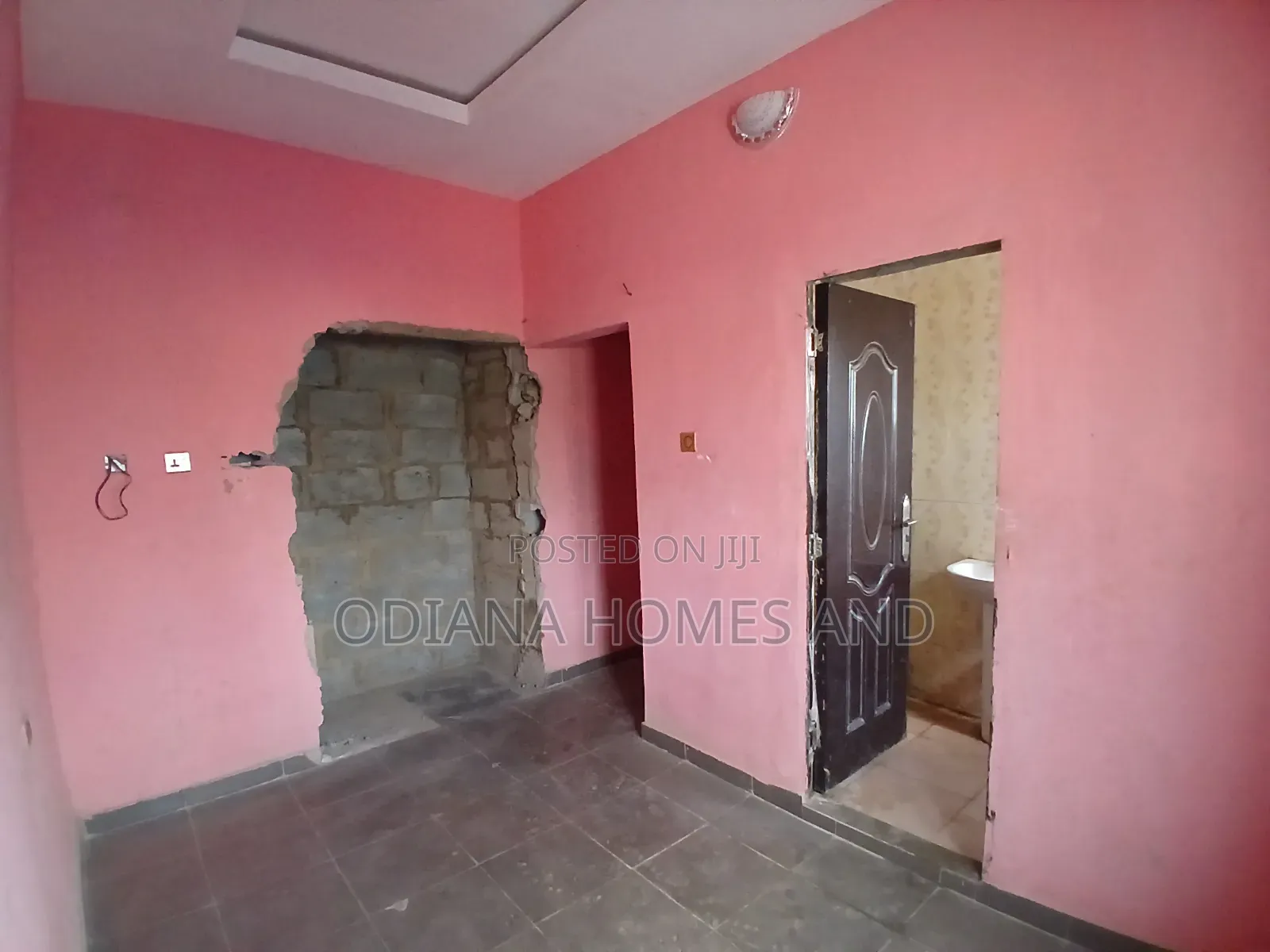 6bdrm Bungalow in Off Idi-Ishin /, Ibadan for sale in Ibadan
