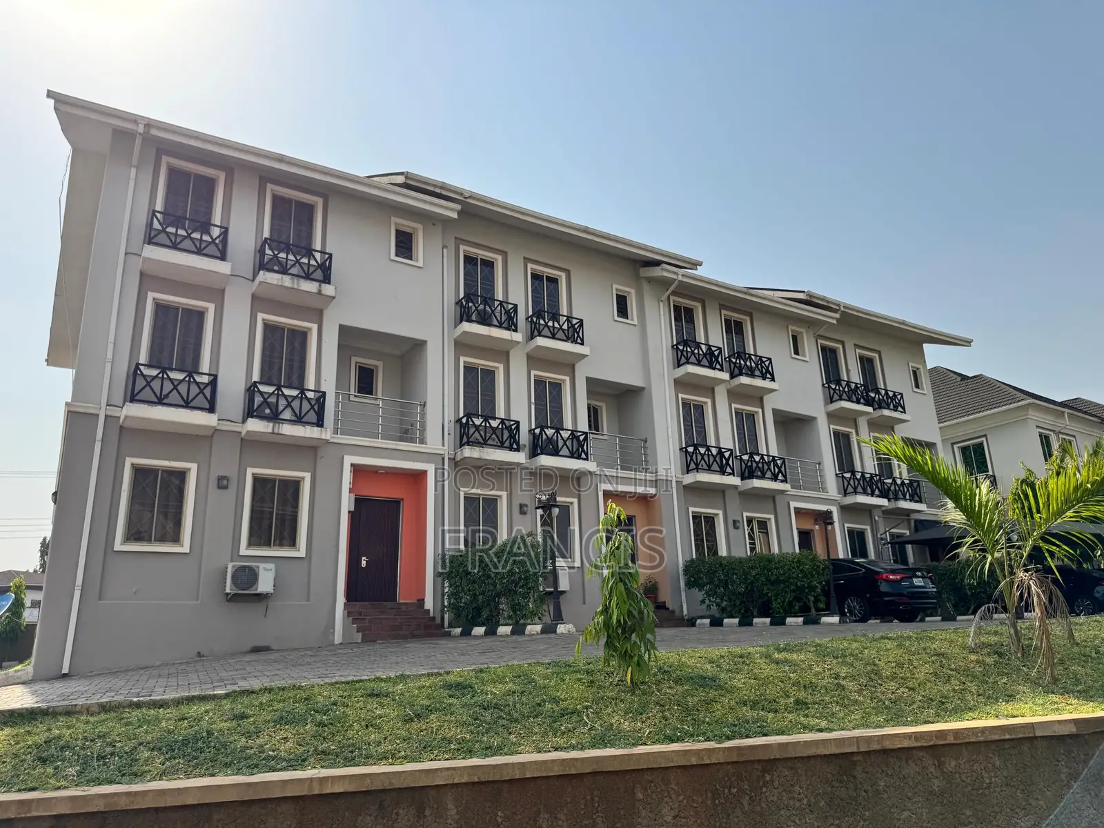 4bdrm Townhouse/Terrace in Crown Court Estate, Durumi for sale in Durumi