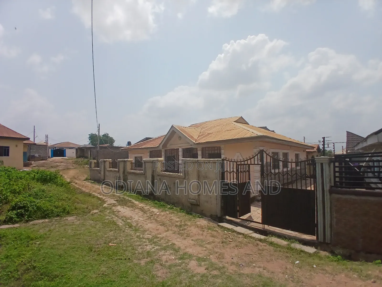 3bdrm Bungalow in Elebu, Off Akala, Ibadan for sale in Ibadan