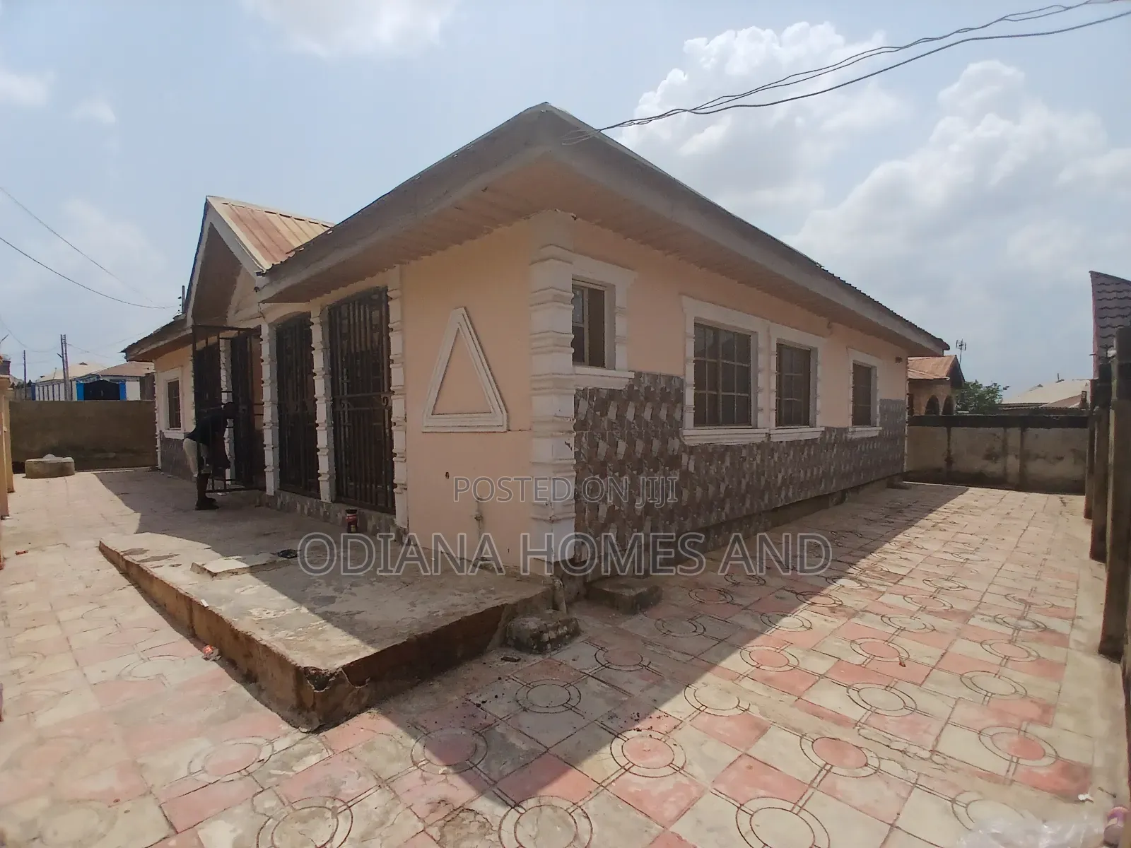 3bdrm Bungalow in Elebu, Off Akala, Ibadan for sale in Ibadan
