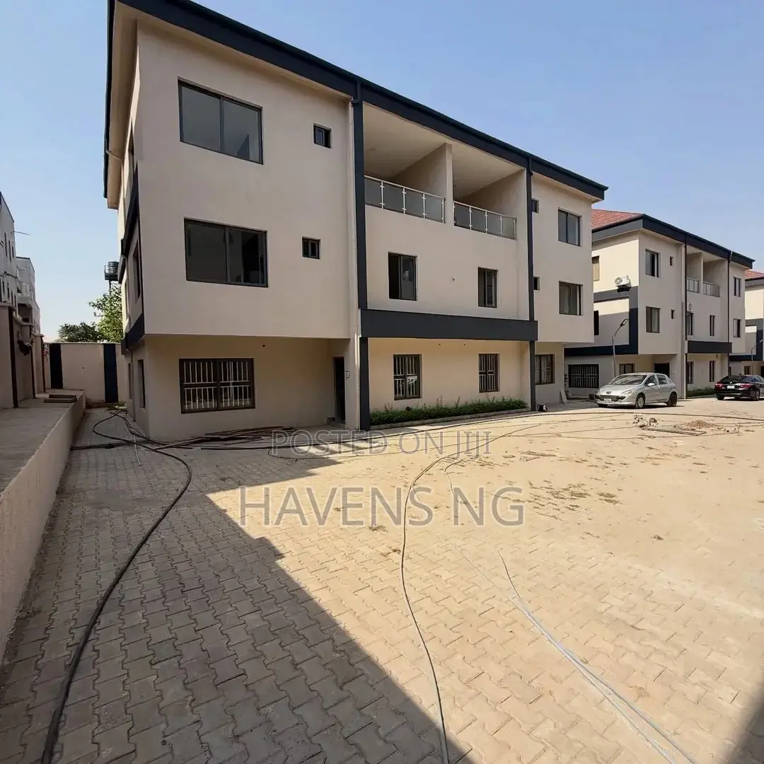 5bdrm Duplex in Mabushi for sale in Mabushi