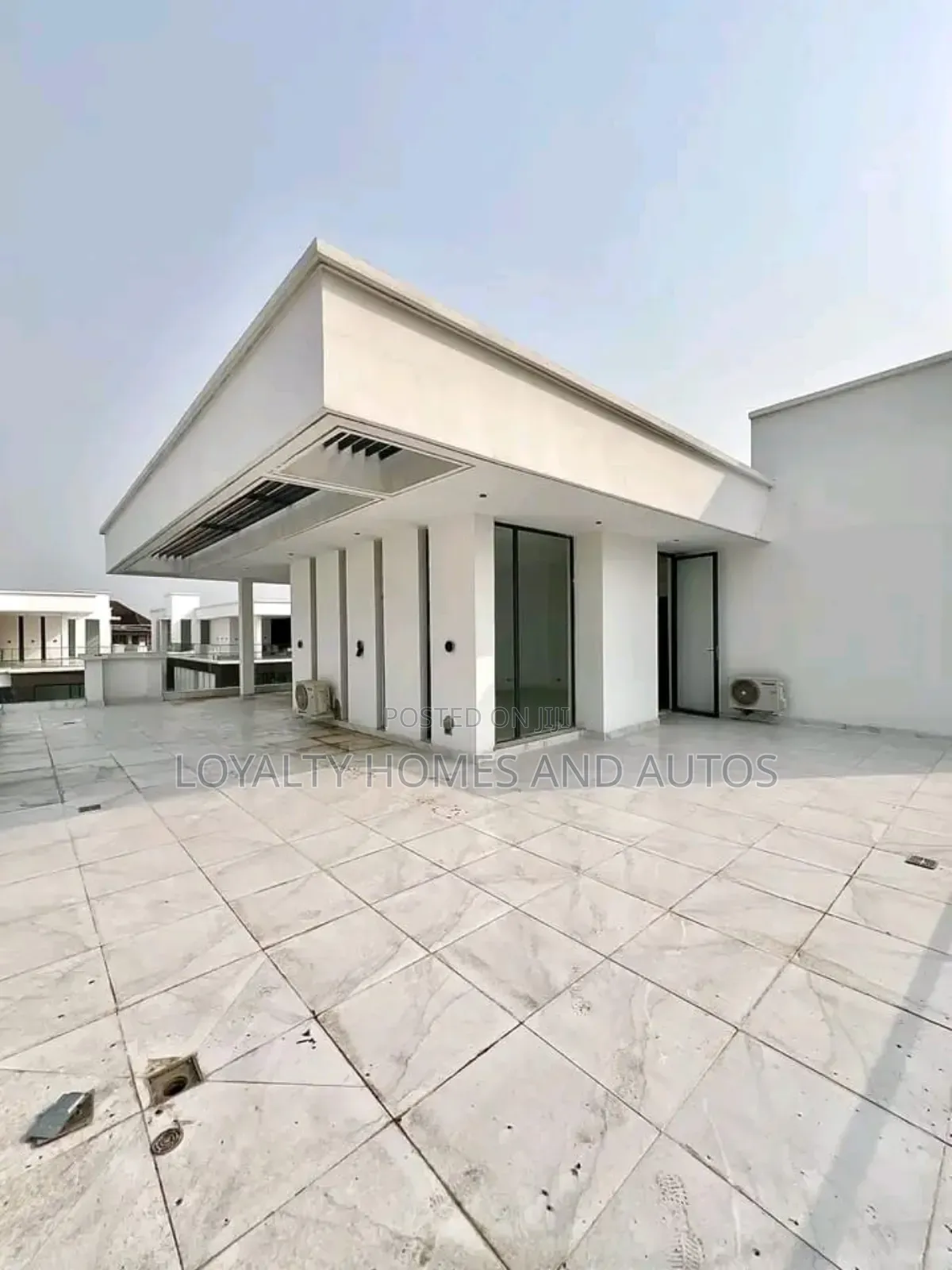 5bdrm House in Osapa london for sale in Osapa london