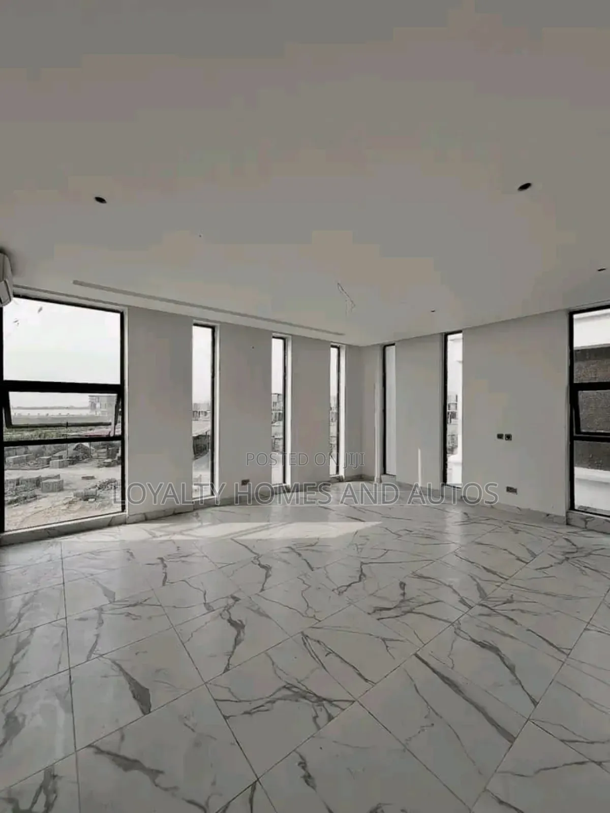 5bdrm House in Osapa london for sale in Osapa london