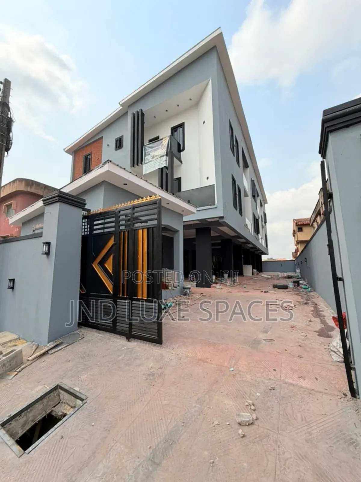 5bdrm Townhouse/Terrace in Ajao Estate for sale in Ajao Estate