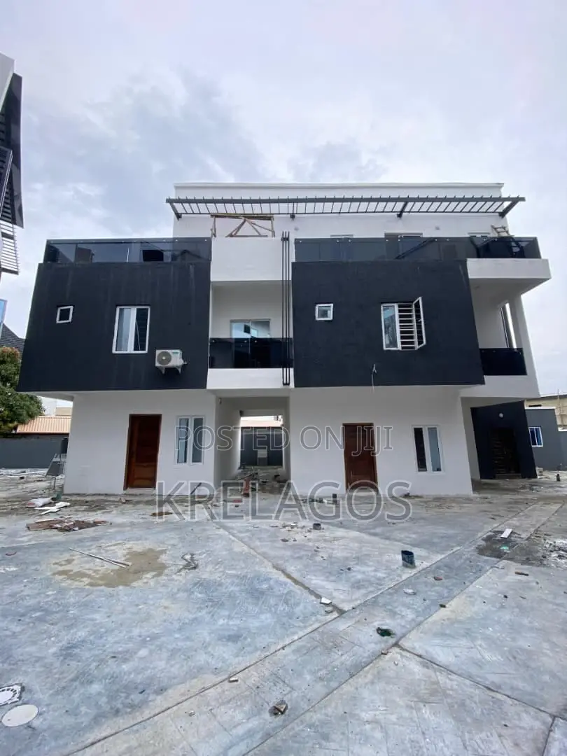 3bdrm Duplex in Ikota for sale in Ikota
