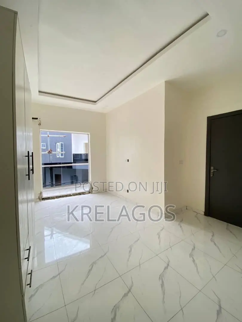 3bdrm Duplex in Ikota for sale in Ikota