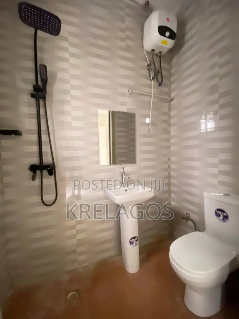 3bdrm Duplex in Ikota for sale in Ikota