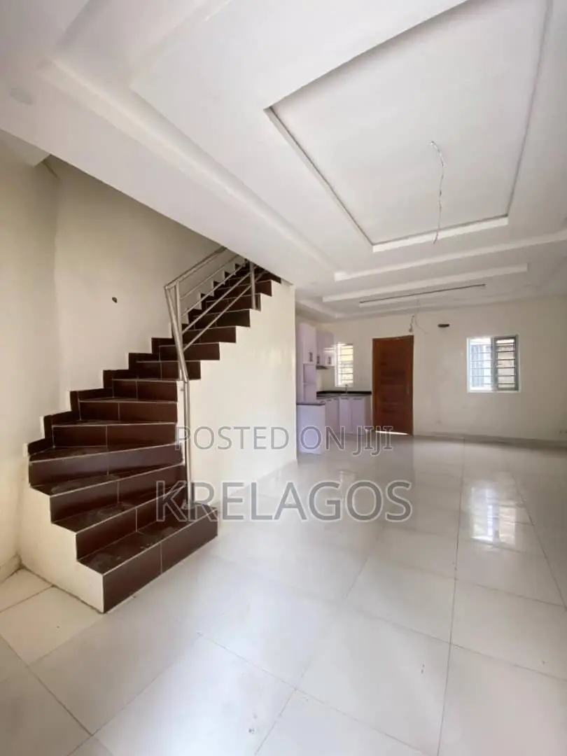 3bdrm Duplex in Ikota for sale in Ikota