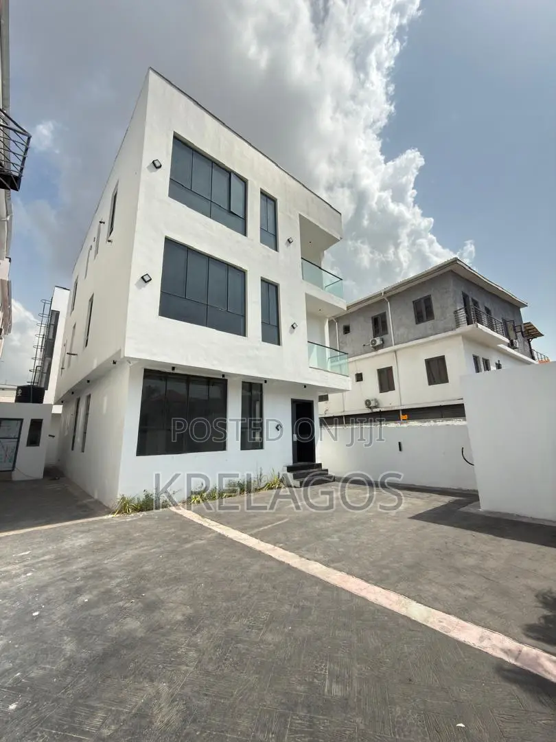 5bdrm Duplex in Lekki Phase 1 for sale in Lekki Phase 1