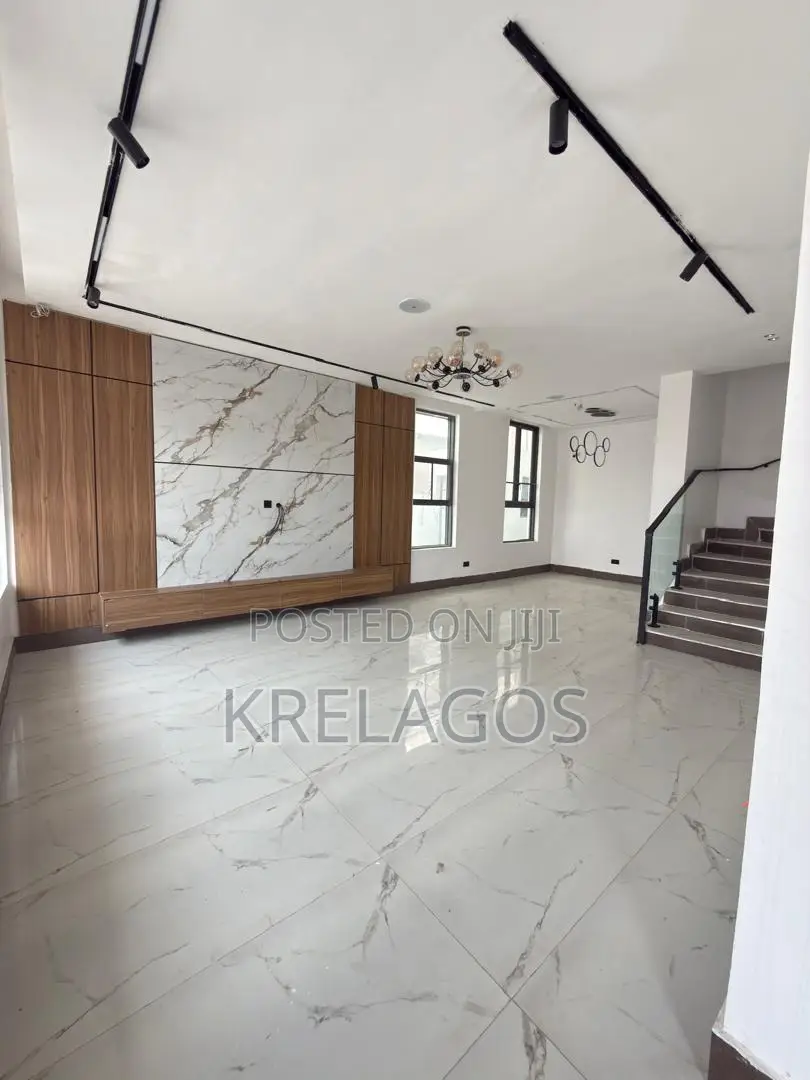 5bdrm Duplex in Lekki Phase 1 for sale in Lekki Phase 1