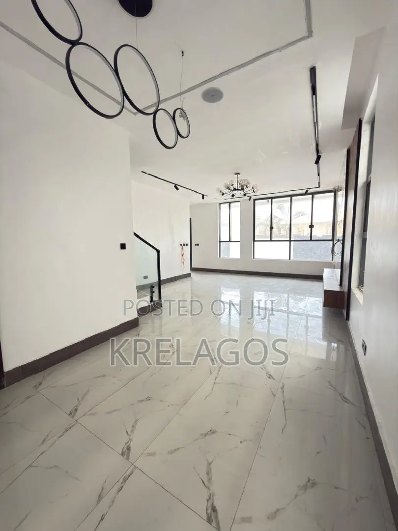 5bdrm Duplex in Lekki Phase 1 for sale in Lekki Phase 1