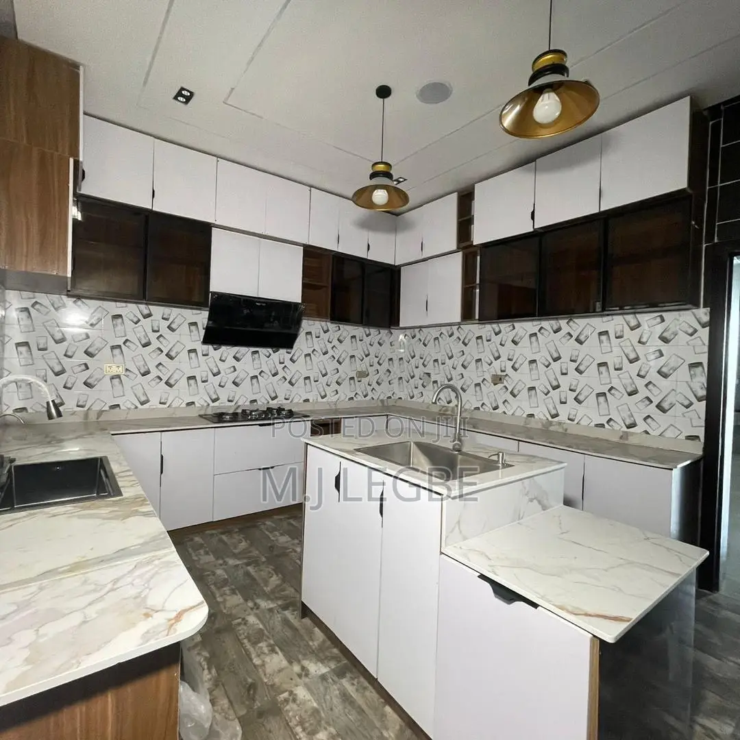 5bdrm Duplex in Osapa London, Lekki for sale in Lekki