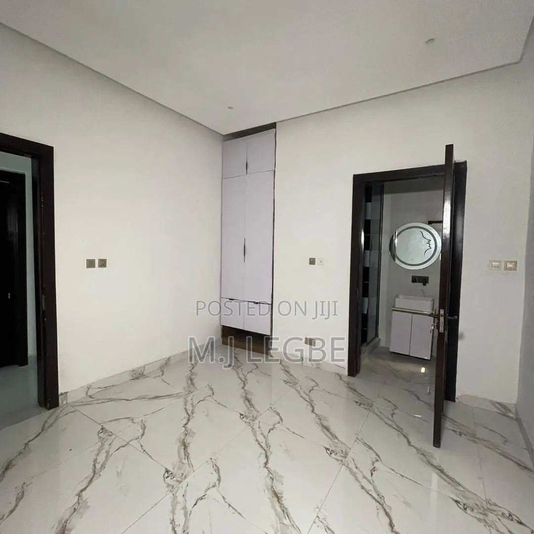 5bdrm Duplex in Osapa London, Lekki for sale in Lekki