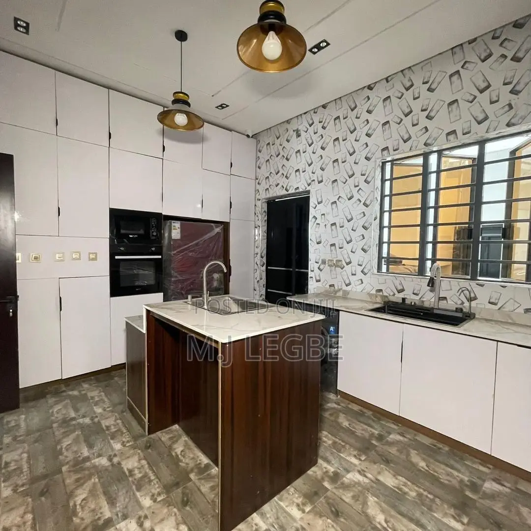 5bdrm Duplex in Osapa London, Lekki for sale in Lekki