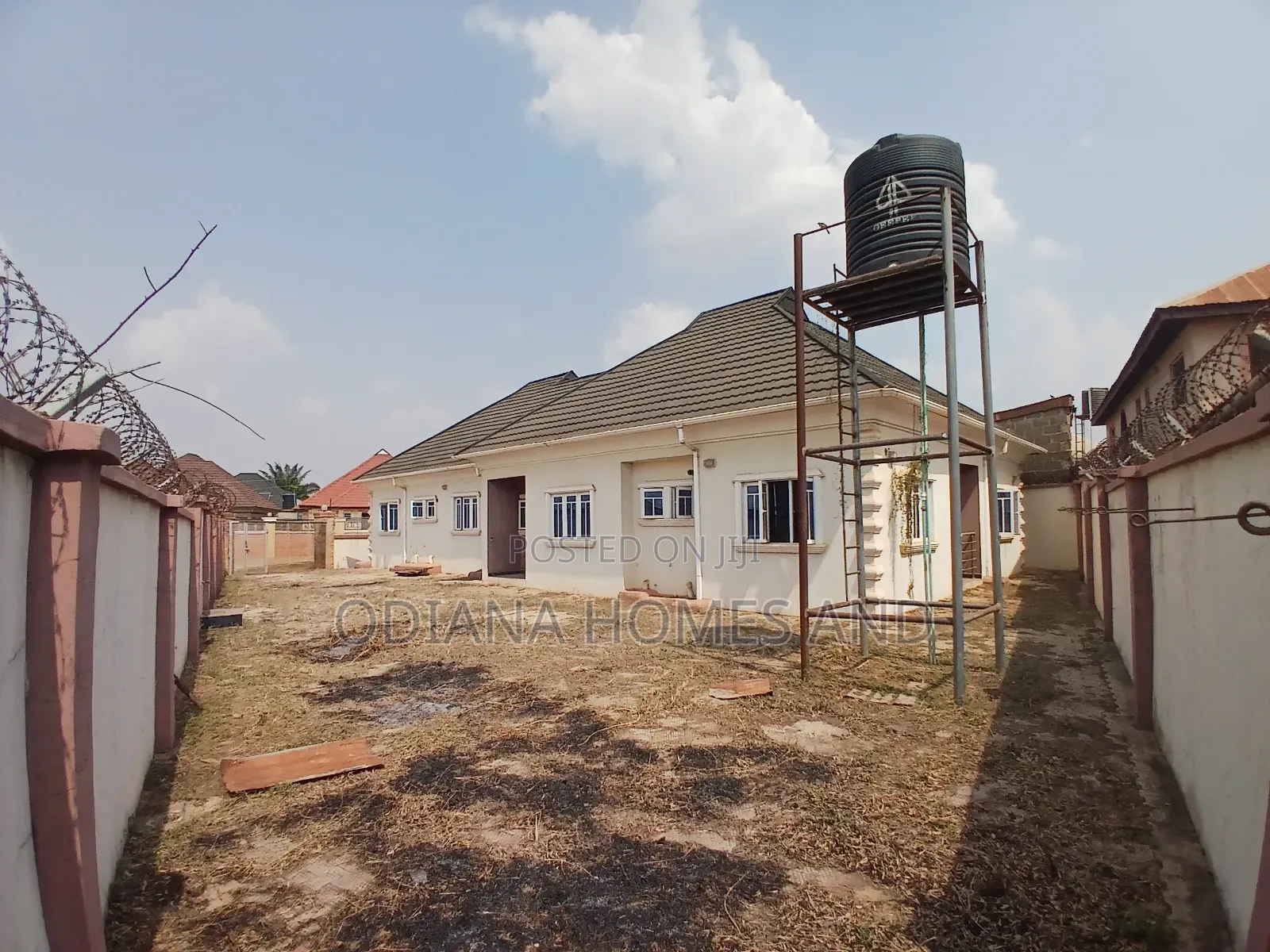 6bdrm Bungalow in Off Akala Expressway, Ibadan for sale in Ibadan