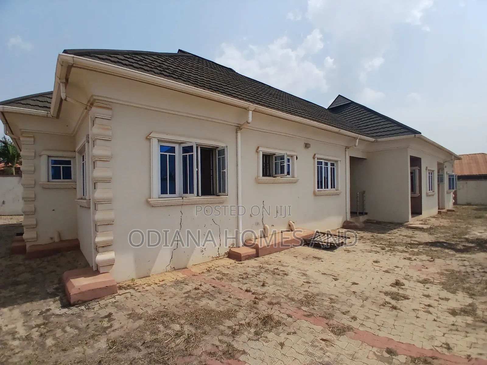 6bdrm Bungalow in Off Akala Expressway, Ibadan for sale in Ibadan