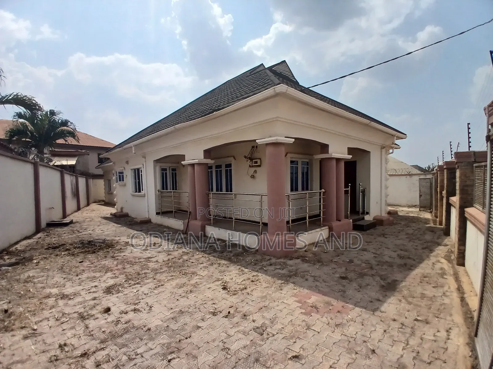 6bdrm Bungalow in Off Akala Expressway, Ibadan for sale in Ibadan