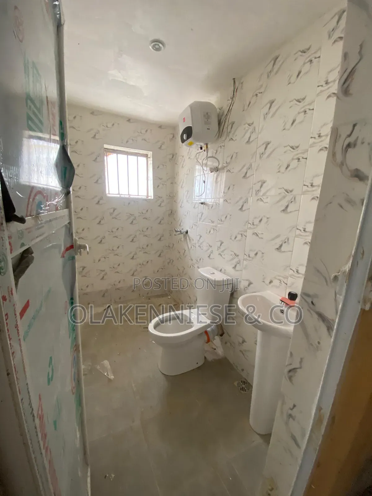 5bedroom Fully Detached House With 2rms Bq on 1000sqm in Lekki Phase 1