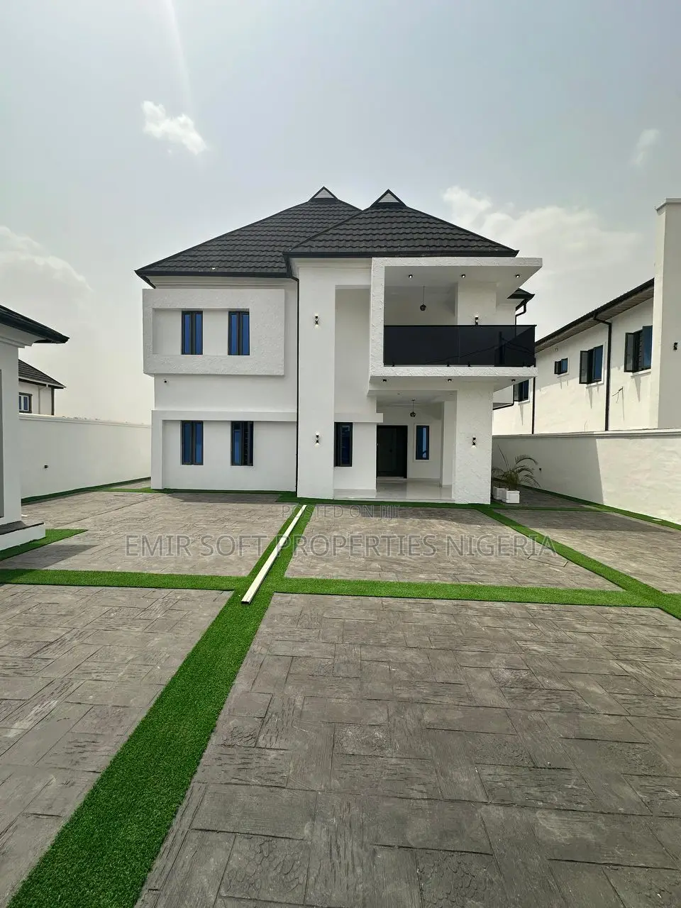 4bdrm Duplex in Olapade Agoro, Oluyole Estate for sale in Oluyole Estate