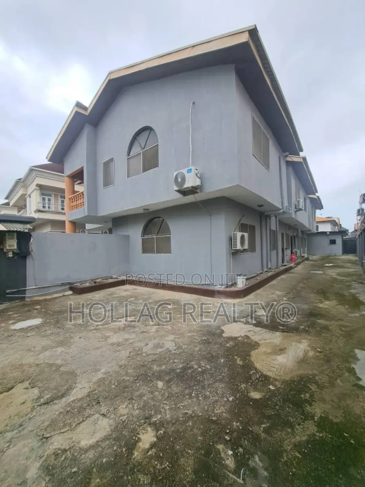 8bdrm Duplex in Agungi for sale in Agungi
