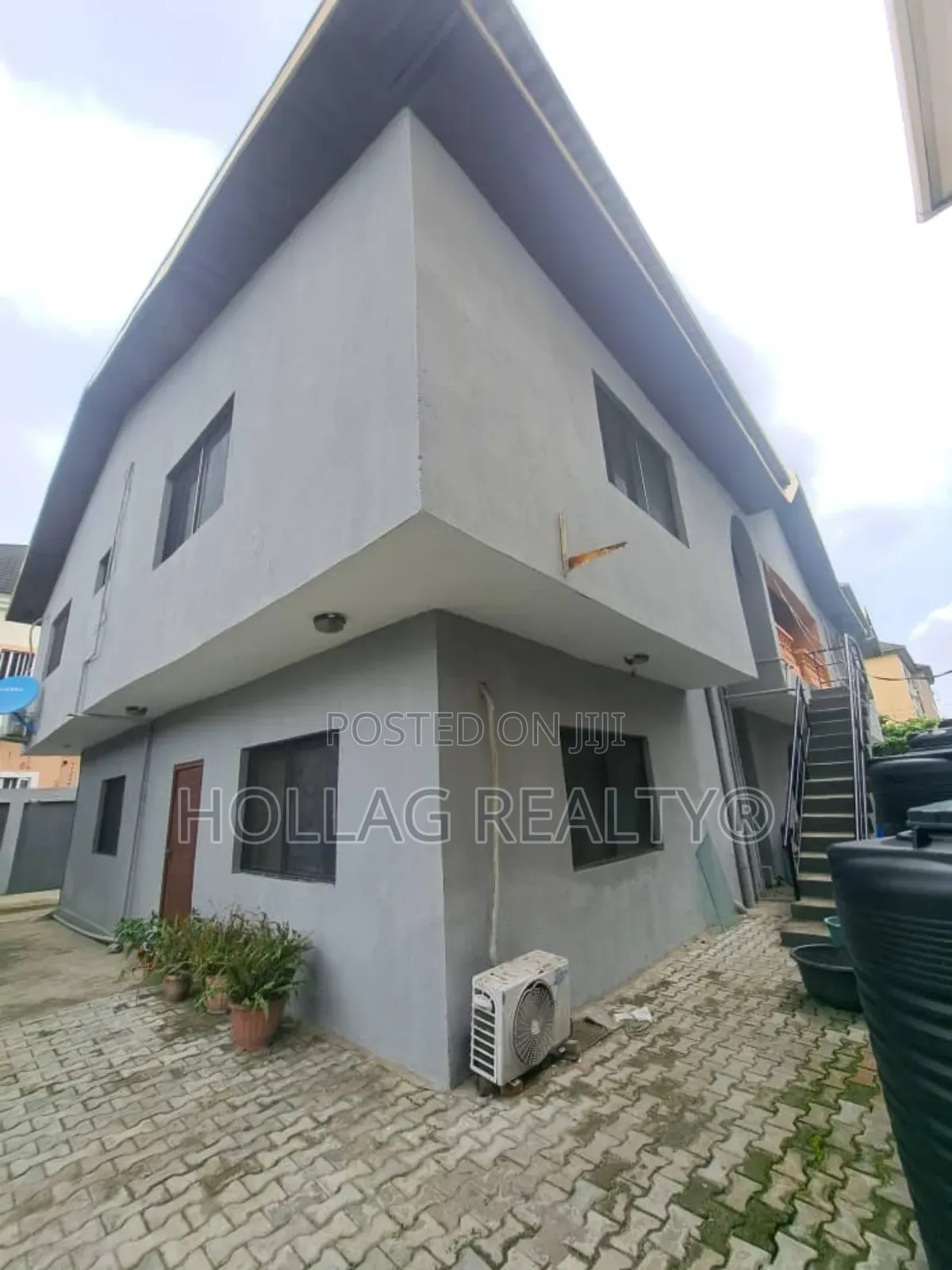 8bdrm Duplex in Agungi for sale in Agungi