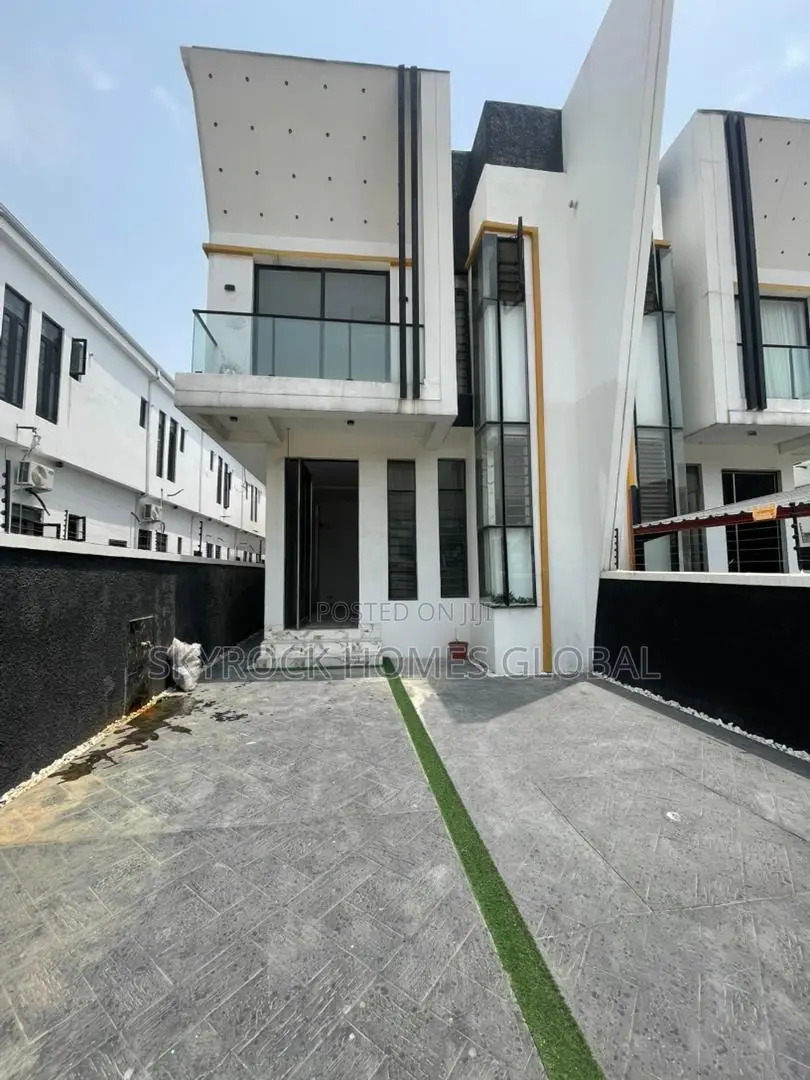 4bdrm Duplex in Ikota for rent in Ikota