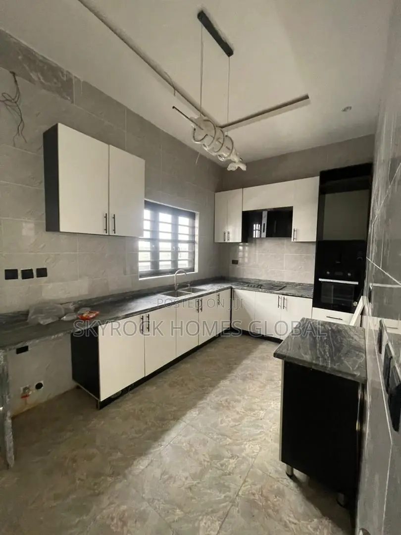 4bdrm Duplex in Ikota for rent in Ikota