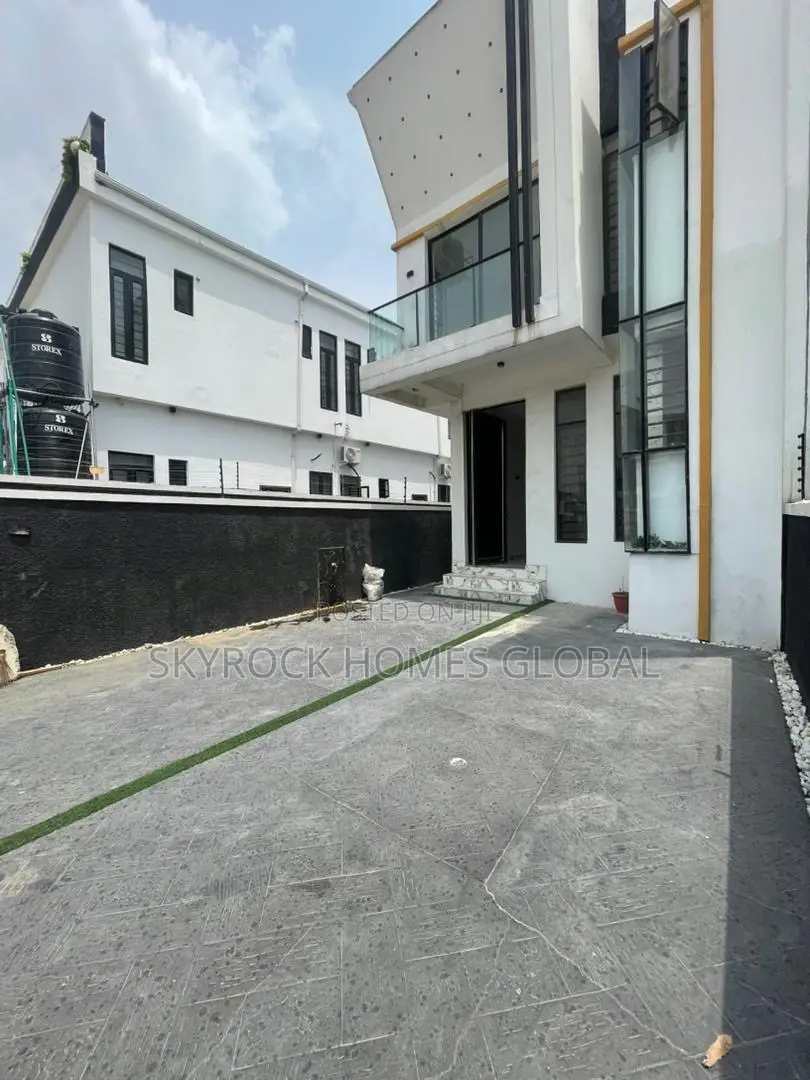 4bdrm Duplex in Ikota for rent in Ikota