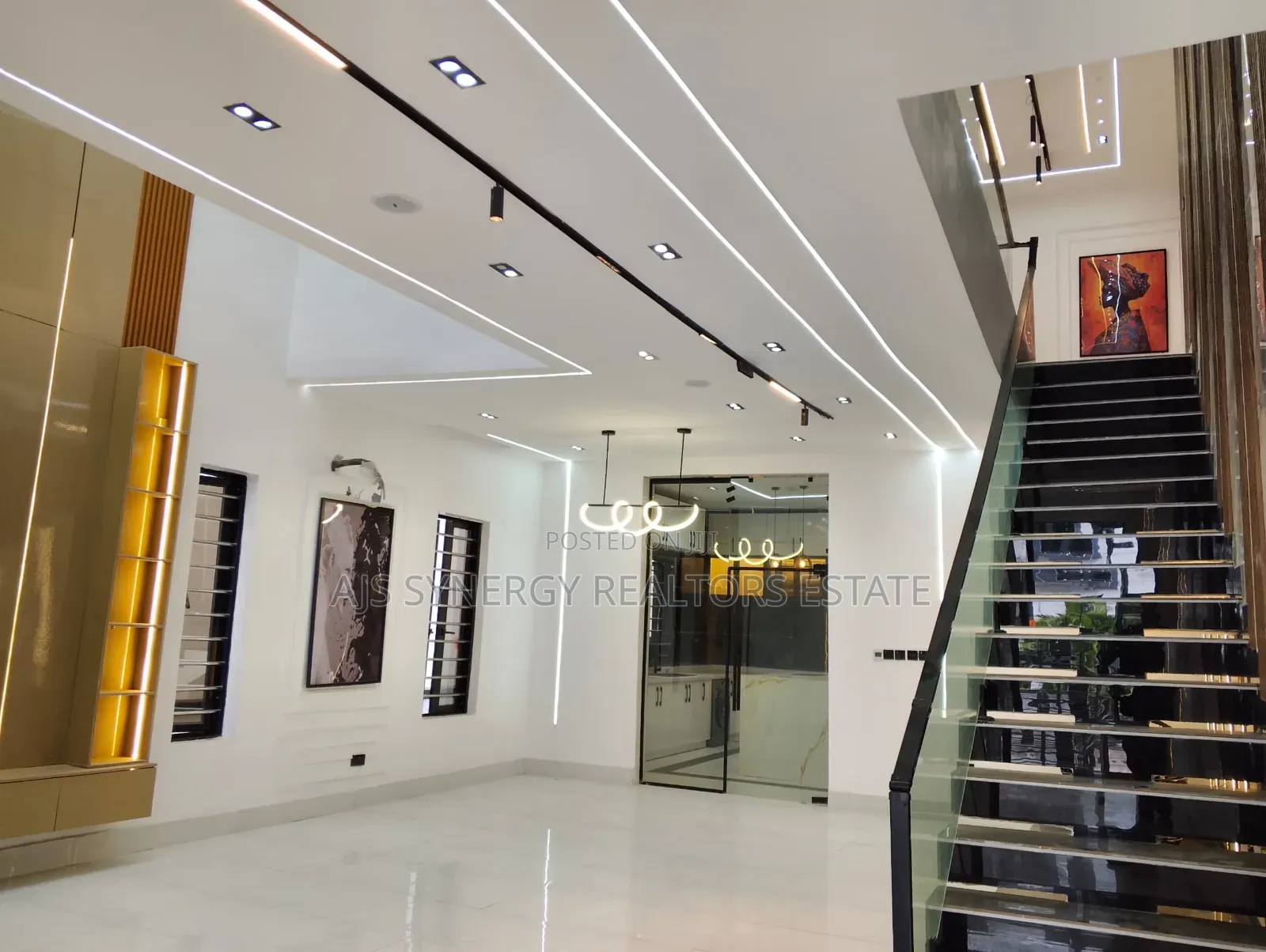 5bdrm Duplex in Thomas Estate for sale in Thomas Estate