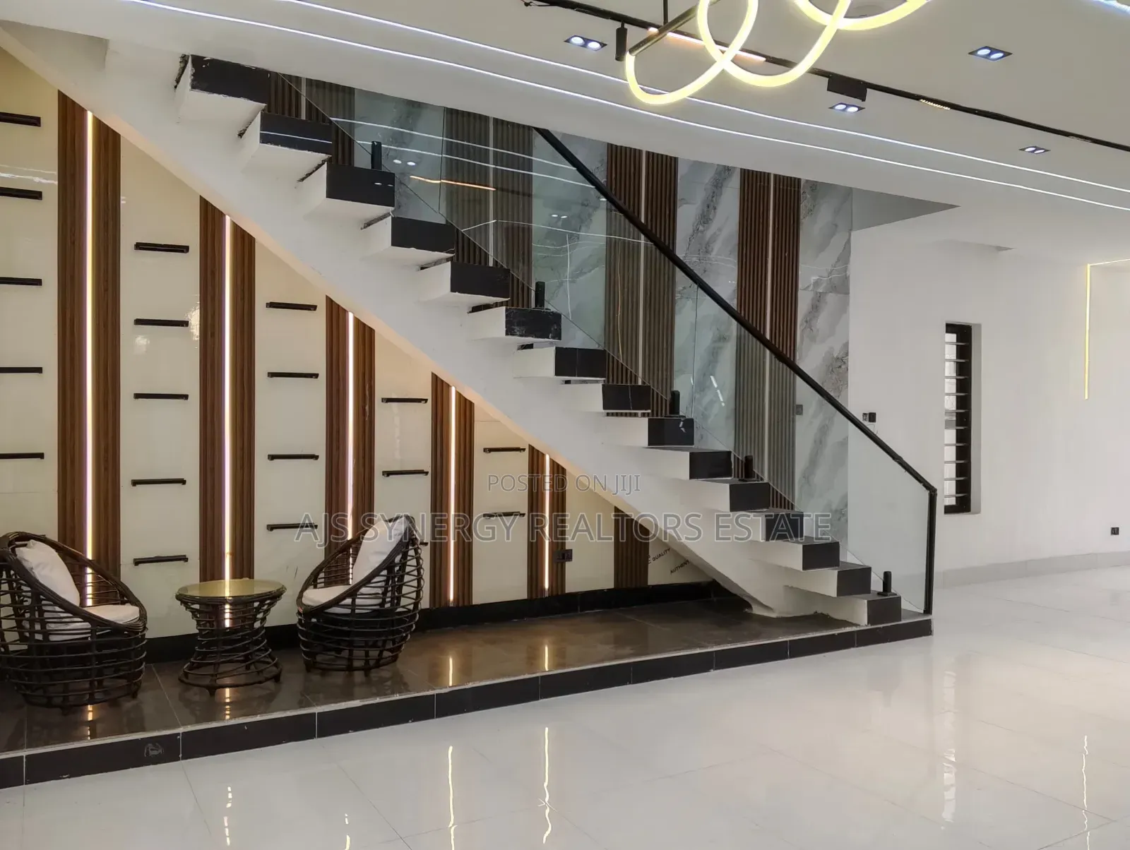 5bdrm Duplex in Thomas Estate for sale in Thomas Estate