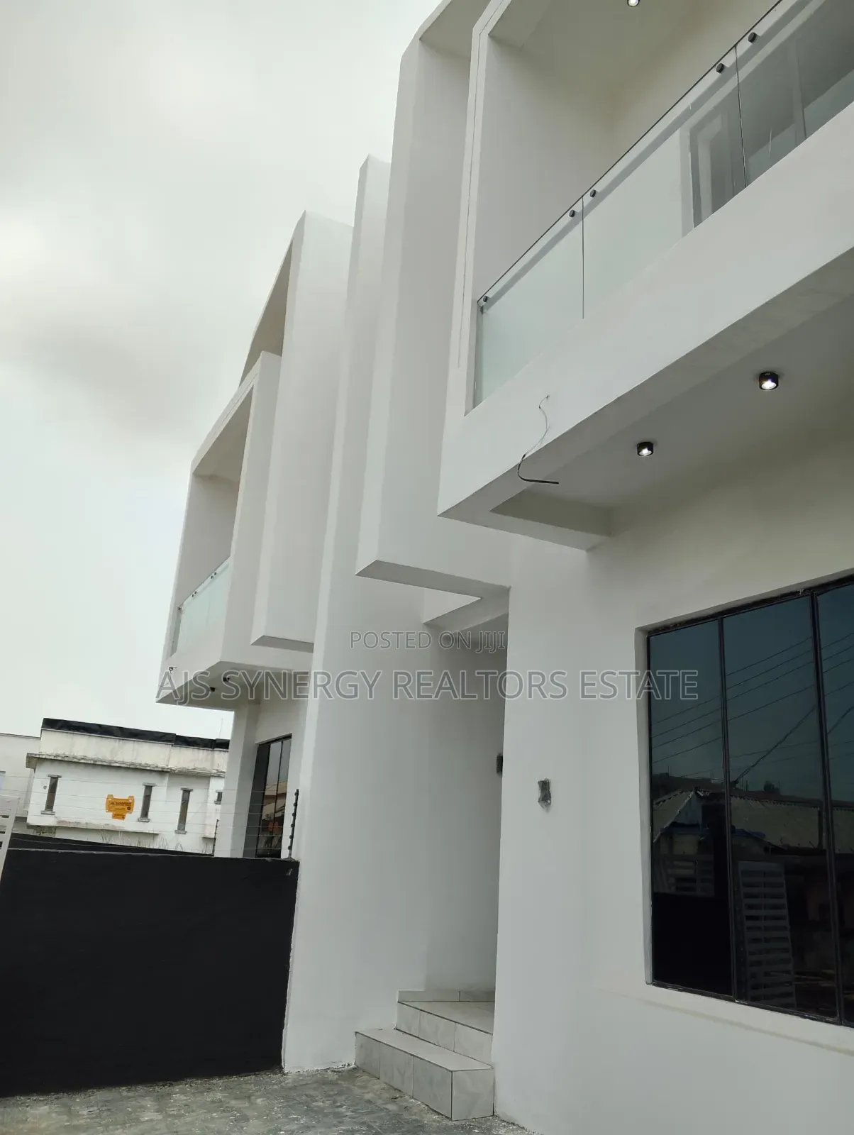 4bdrm Duplex in Thomas Estate for sale in Thomas Estate
