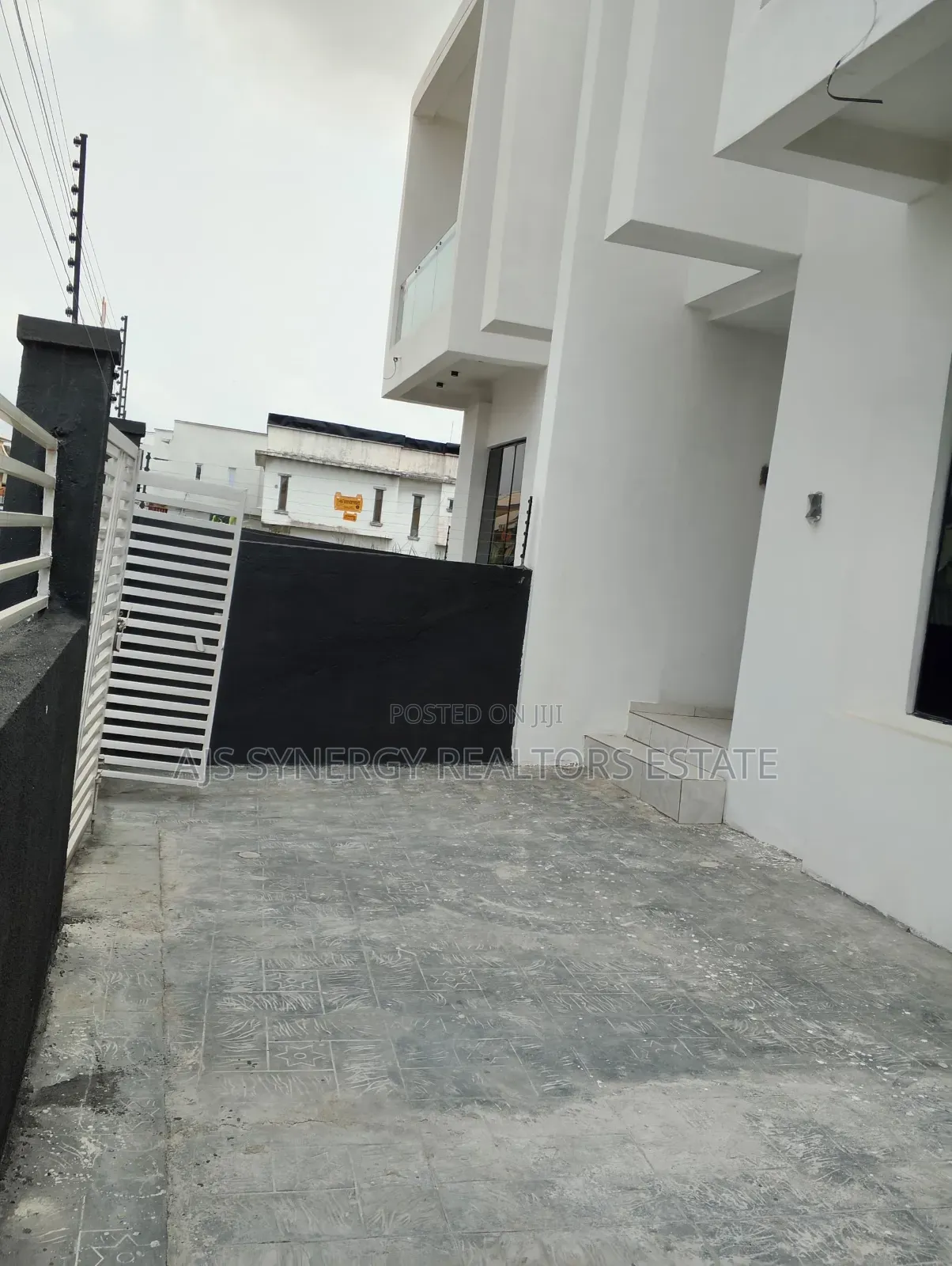 4bdrm Duplex in Thomas Estate for sale in Thomas Estate