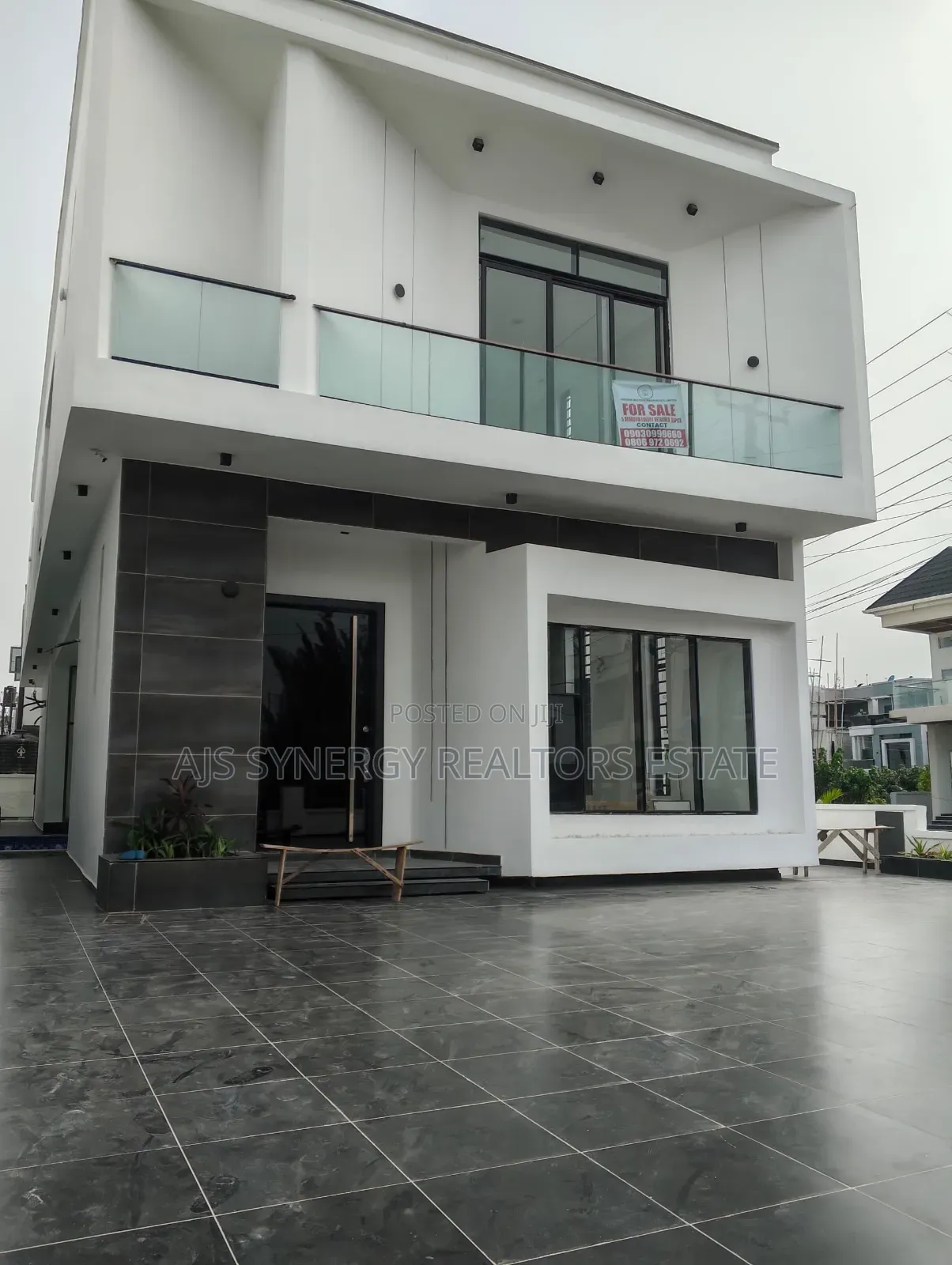 5bdrm Duplex in Ikota for sale in Ikota