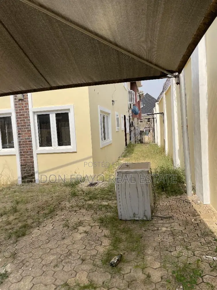 4bdrm Duplex in Kolapo Ishola Gra, Akobo for sale in Akobo