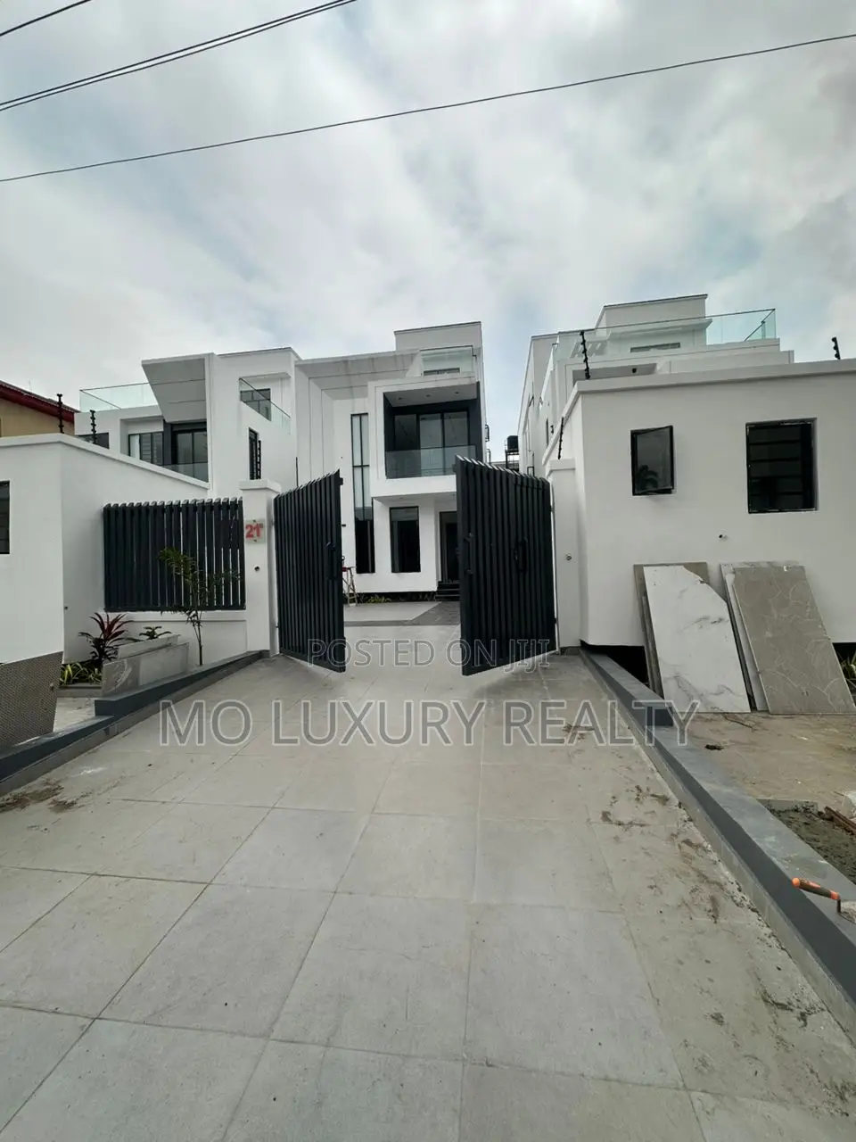5bdrm Duplex in Lekki Phase 1 for sale in Lekki Phase 1