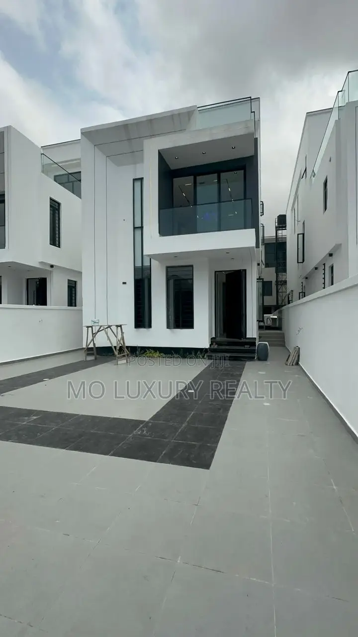 5bdrm Duplex in Lekki Phase 1 for sale in Lekki Phase 1