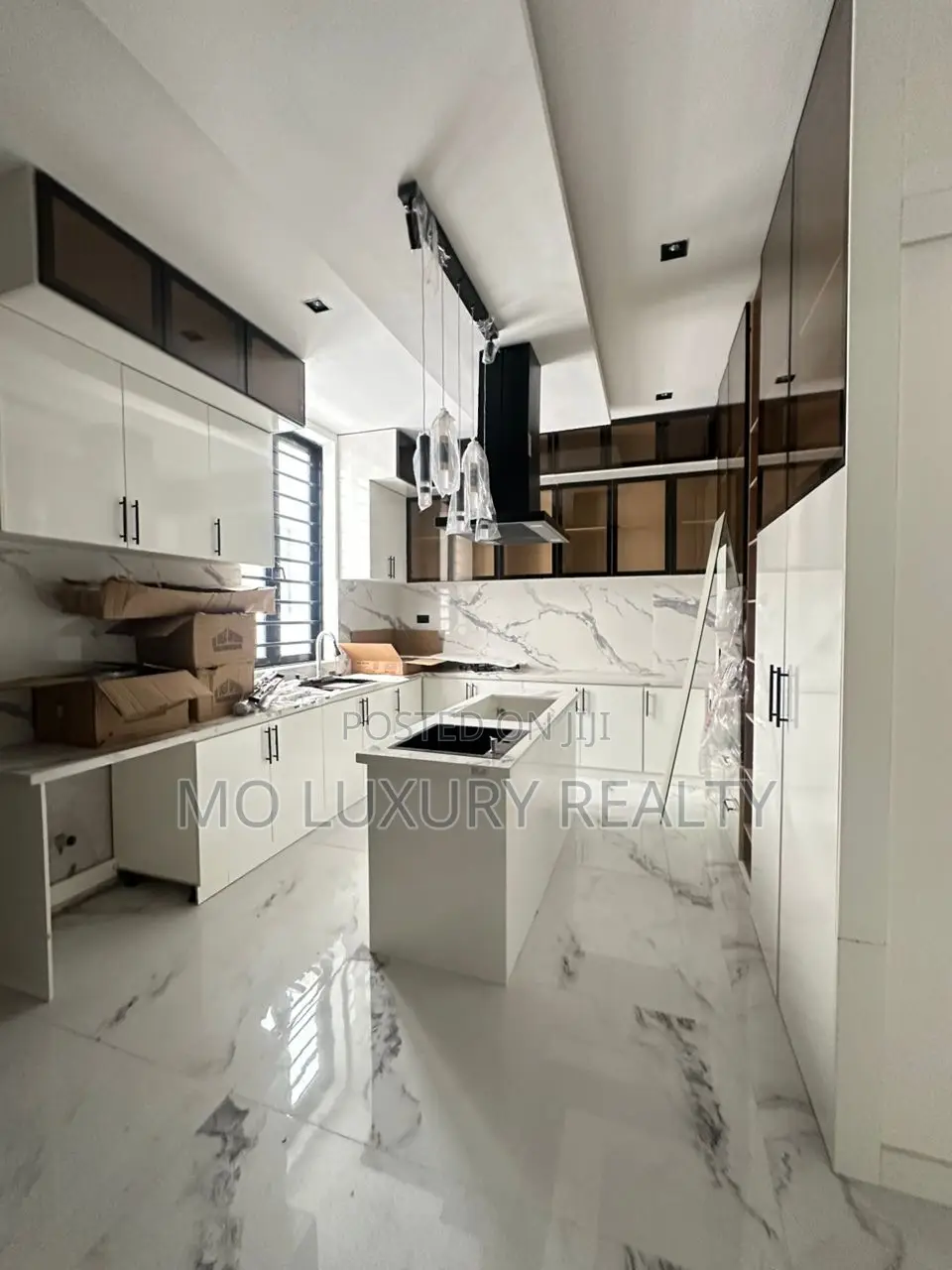 5bdrm Duplex in Lekki Phase 1 for sale in Lekki Phase 1