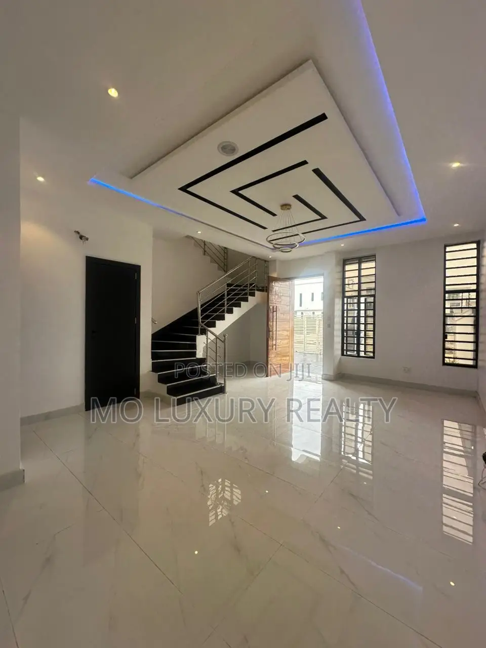 4bdrm Duplex in Chevron for sale in Chevron