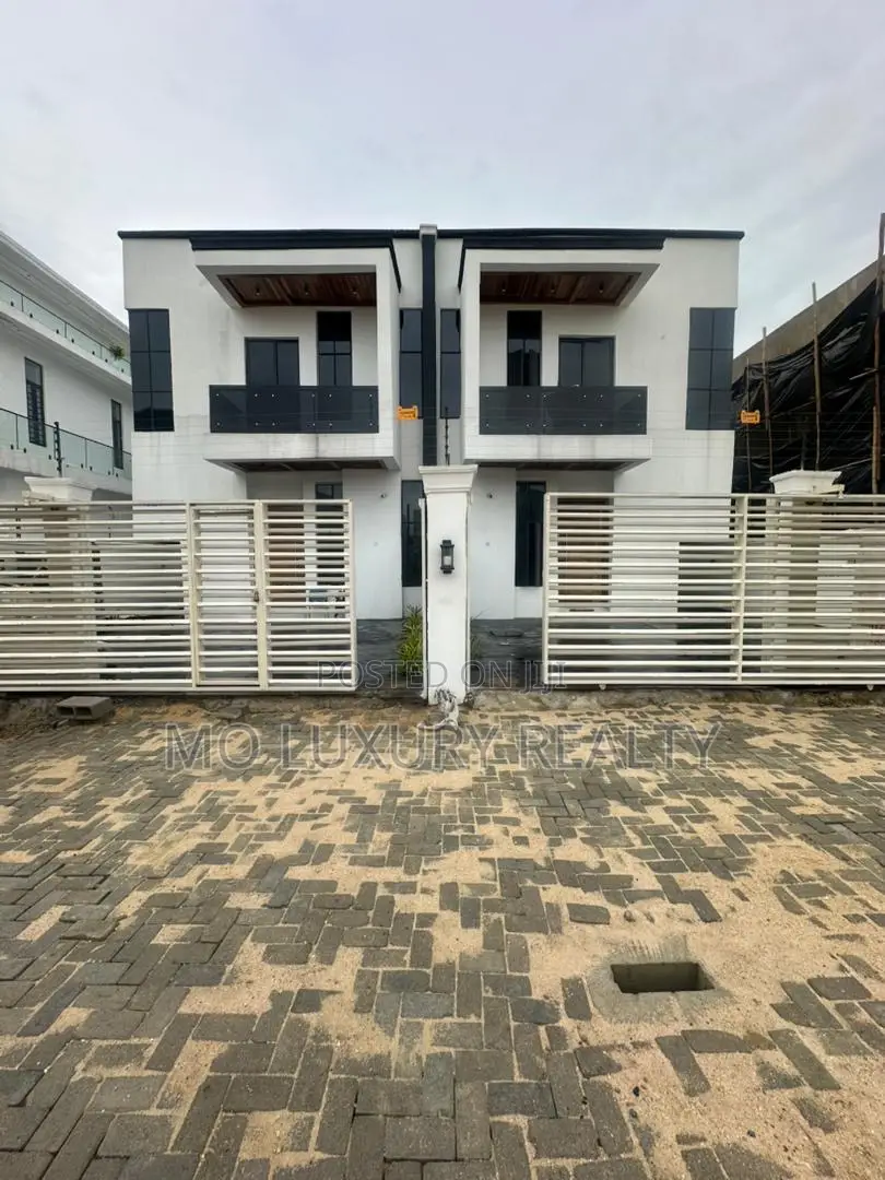 4bdrm Duplex in Chevron for sale in Chevron