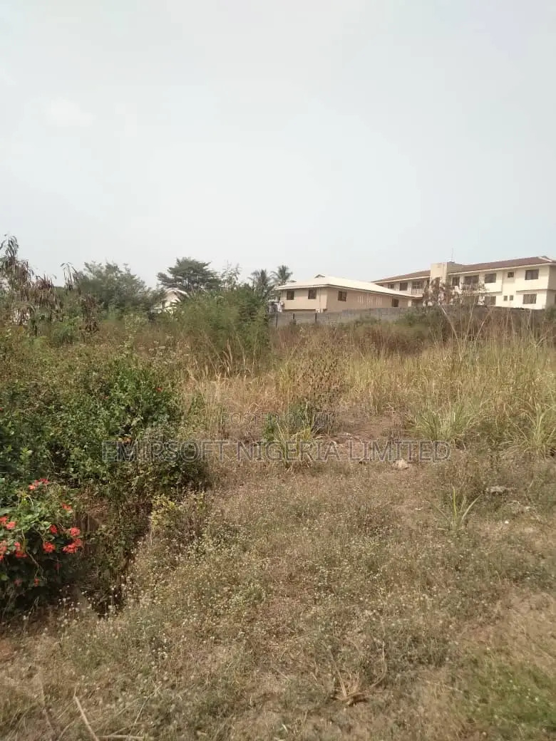 10 Plots of Land With a 10 Bedroom Duplex for Sale at Jericho in Idishin