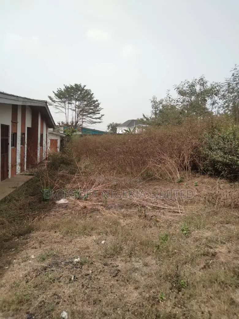 10 Plots of Land With a 10 Bedroom Duplex for Sale at Jericho in Idishin